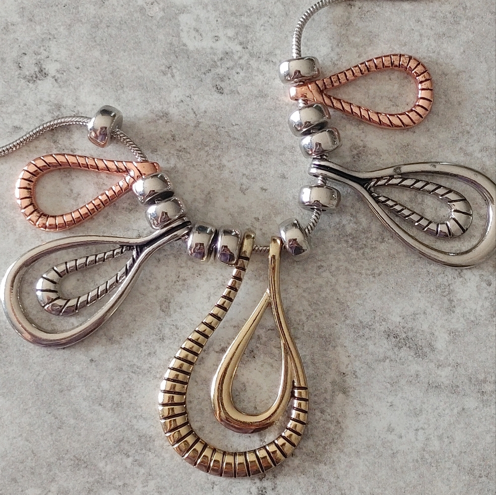 Elegant Three-Tone Teardrop Necklace - Picture 6 of 8